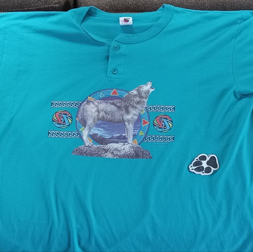 Vintage Global Impressions Wolf Tshirr